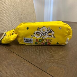 NWT Minions MINISO Flower Power Yellow Cosmetic Bag‎ Makeup Carrier Zip Up